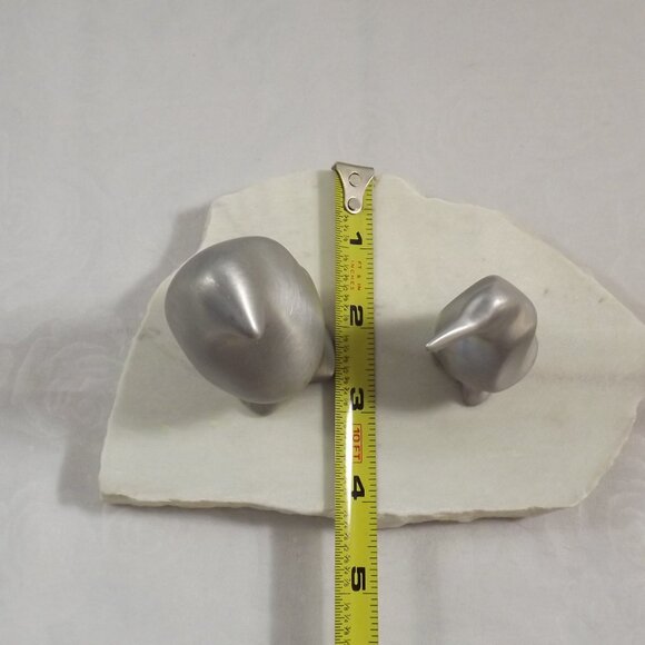 Hoselton Penguins, 2 Aluminum Sculptures on Stone Base - Picture 9 of 9